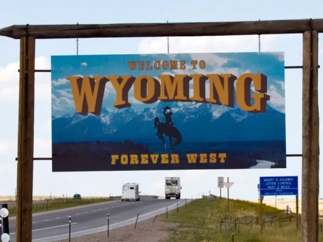 wy